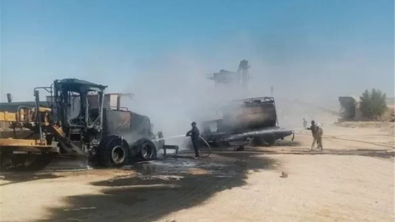 السيطرة على حريق معدات شركة النيل لرصف الطرق بالوادى الجديد