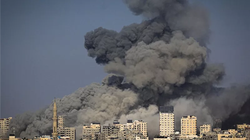 استشهاد شخصين وإصابة عسكري بعد قصف إسرائيلي على جنوب سوريا