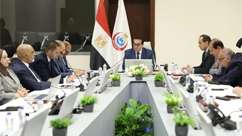 وزير الصحة يوجه بزيادة ودعم المستلزمات الطبية الضرورية وأدوية الطوارئ