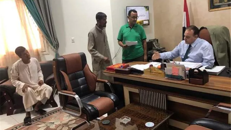 رئيس مركز بني مزار يرفع شعار المواطن أولاً في اللقاء الجماهيري