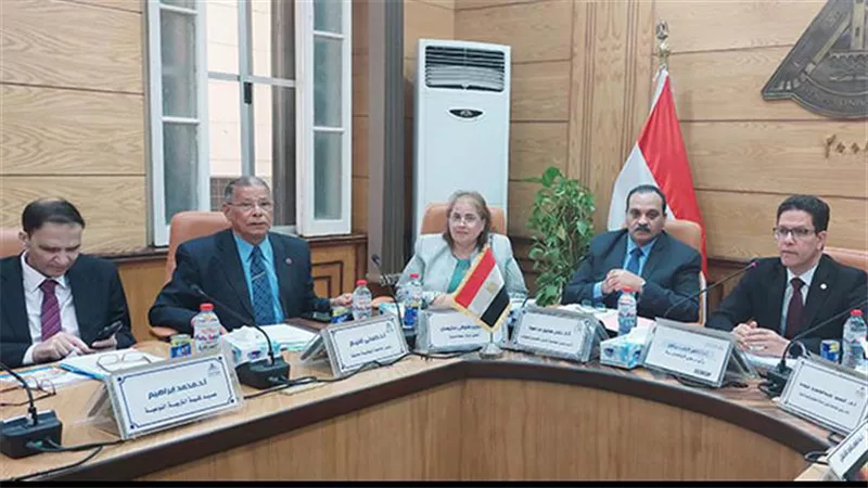 خطة جامعة بنها لترشيد استهلاك الكهرباء في 12 معلومة