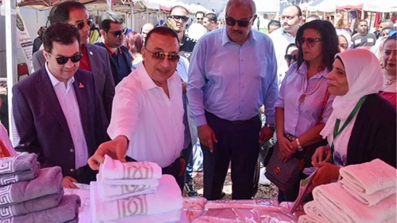معرض للأسر المنتجة لبيع المشغولات اليدوية والمنتجات الغذائية