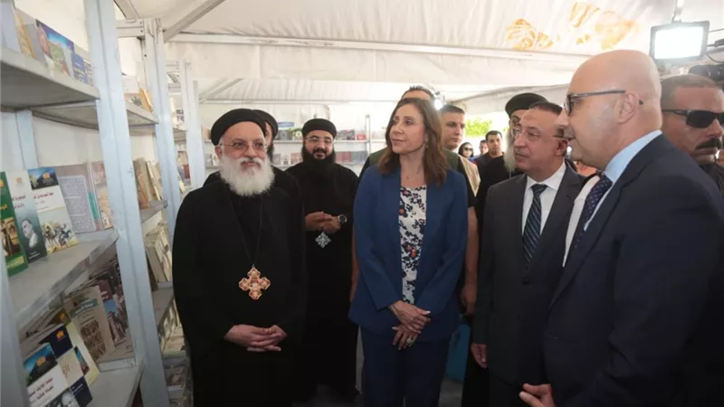 وزيرةالثقافةومحافظ الإسكندريةيفتتحان معرض الكتاب بالكاتدرائية المرقسية