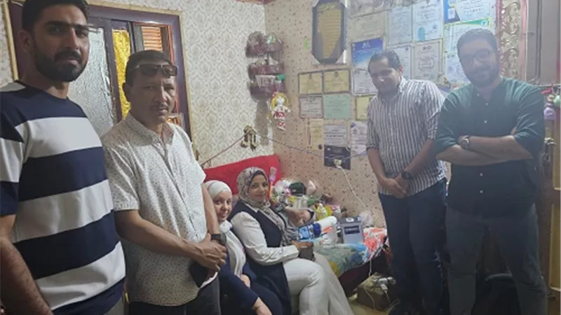 محافظ بني سويف يتابع علاج سيدة من 