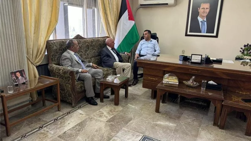 نقيب المعلمين يصل سوريا لبحث تعزيز العمل النقابي المشترك