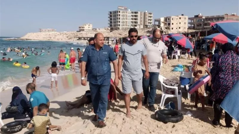 إدارة السياحة تنظم حملة علي شواطئ مطروح