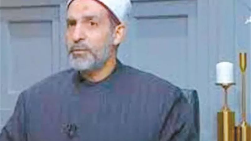 الأخ ملزم بالإنفاق علي أخته المحتاجة وإلا يكون آثم شرعا