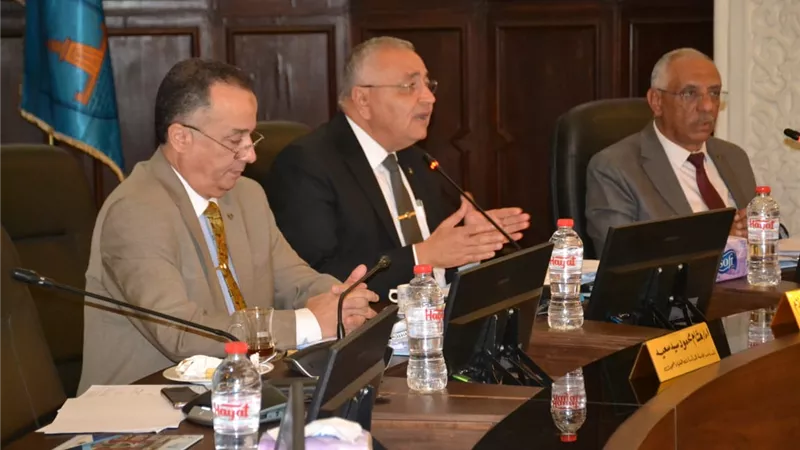 مجلس جامعة الإسكندرية يهنئ الرئيس السيسي بذكرى ثورة 30 يونيو