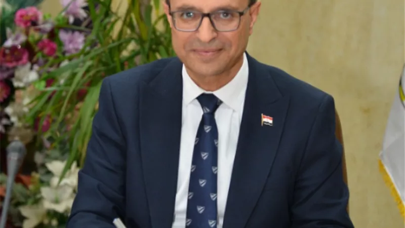 الدكتور أحمد قراعة مشرفاً على مركز الخدمة العامة بجامعة أسيوط