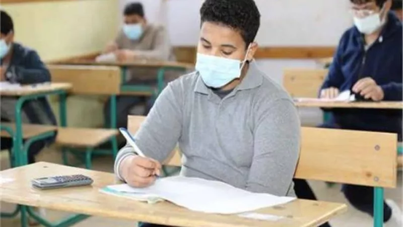 4 أيادي ومفتاح.. ضبط واقعة تصوير امتحان التاريخ للثانوية العامة