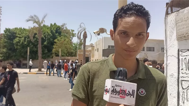 الفرحة ترتسم علي وجوة الطلاب فى امتحان التاريخ