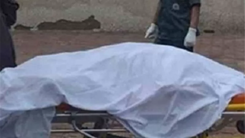 اكتشاف جثة شاب فوق القطار بمحطة كوم أمبو