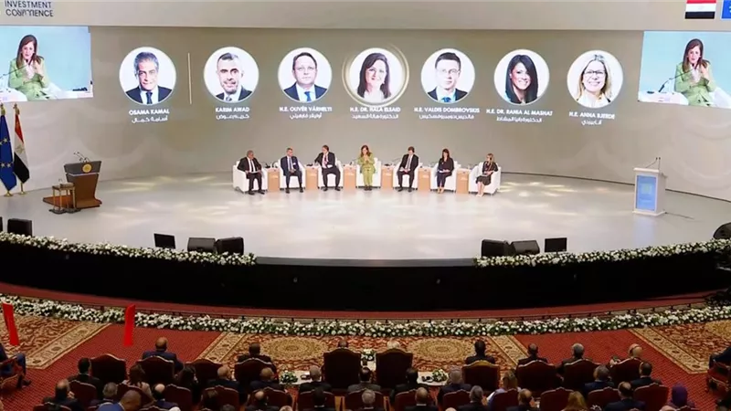 وزيرة التخطيط: المرأة محور أساسي في تحسين وضع الأسرة