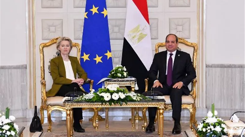 السيسى يستقبل رئيسة المفوضية الأوروبية على هامش مؤتمر الاستثمار
