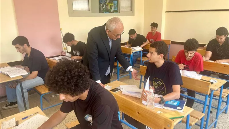 التعليم تستعرض تقرير غرفة العمليات في خامس أيام امتحانات الثانوية