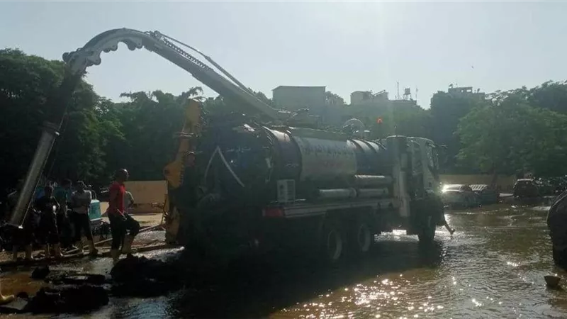 مياه الشرب بالجيزة:كسر مفاجئ بخط مياه قطر٦٠٠مم بميدان فيني بالدقي