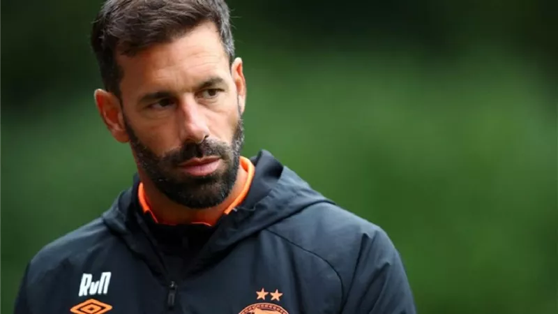 الهولندي فان نيستلروي يعود مجددًا لفريق مانشستر يونايتد