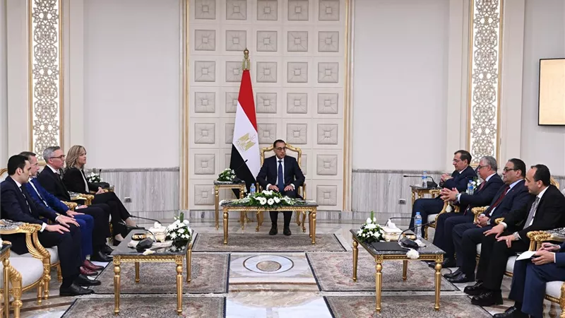 رئيس الوزراء يلتقي الرئيس التنفيذي لشركة سكاتك النرويجية