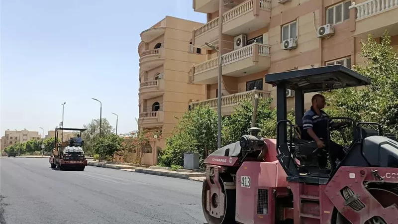 وزير الإسكان: تكثيف أعمال تطوير الطرق بـ 4 مدن جديدة
