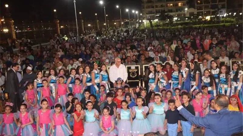 أكثر من 7 آلاف مواطن يحتشدون على ناصية العالم بساحة مصر