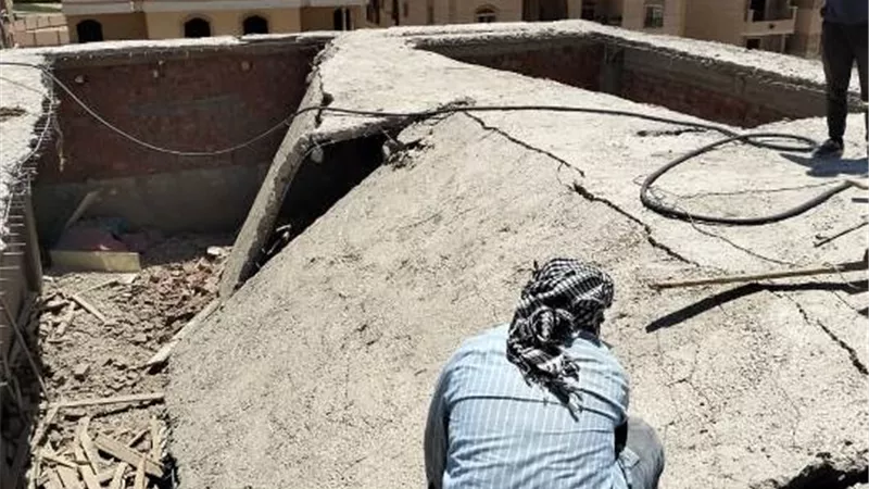 جهاز الشروق يُزيل دور مخالف بأحد العقارات فى العطلات الرسمية صور