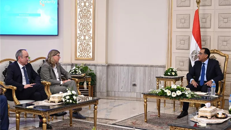 مدبولي: تدشين مناطق صناعية متخصصة في مجال صناعة السيارات