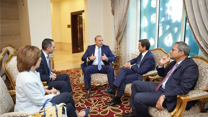 نائب وزيرة التخطيط يبحث مع نيسان للسيارات تعزيز التعاون المستقبلي