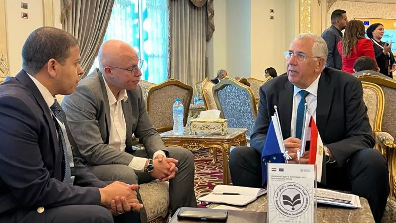وزيرالزراعة يبحث مع إحدى الشركات الهولندية تسويق تقاوي البطاطس