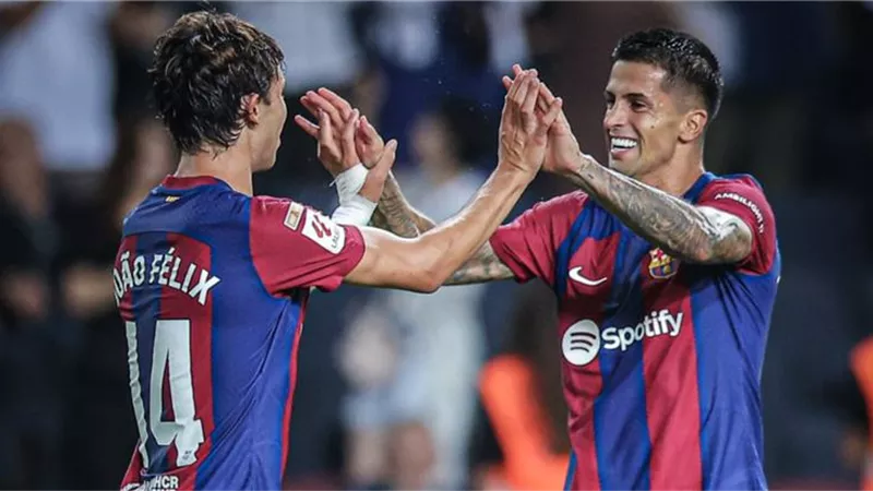 بعد دقائق.. برشلونة يتراجع عن إعلان رحيل فيليكس وكانسيلو