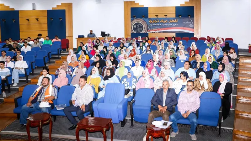تدريب ٣٥٠ من طلبة الجامعات بميناء دمياط