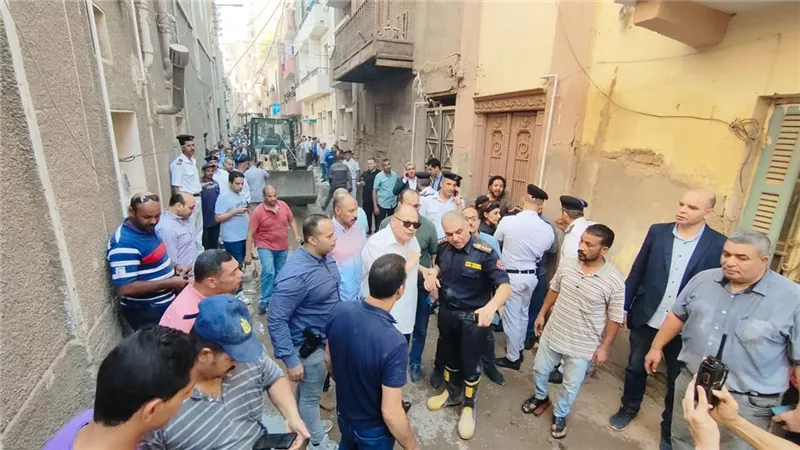 انهيار منزل بحي شرق أسيوط والحماية المدنية تواصل البحث عن مفقود
