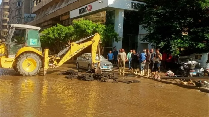 مياه الجيزة: إصلاح خط مياه قطر 600 ملي بميدان فيني بالدقي.. وعودة المياه تدريجيا