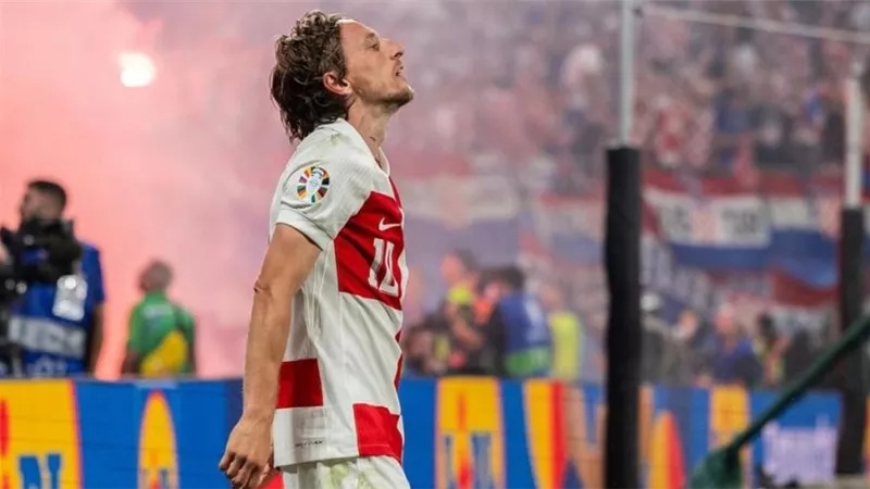 ريال مدريد يحسم مصير مودريتش وفاسكيز