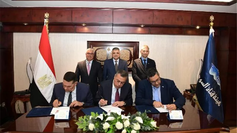 جمال الدين وربيع يشهدان توقيع عقد بين