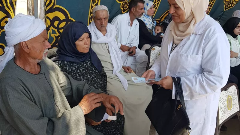 ٦٤٠ حالة.. حصاد قافلة جامعة الزقازيق اليوم بقرية كفر قراجه
