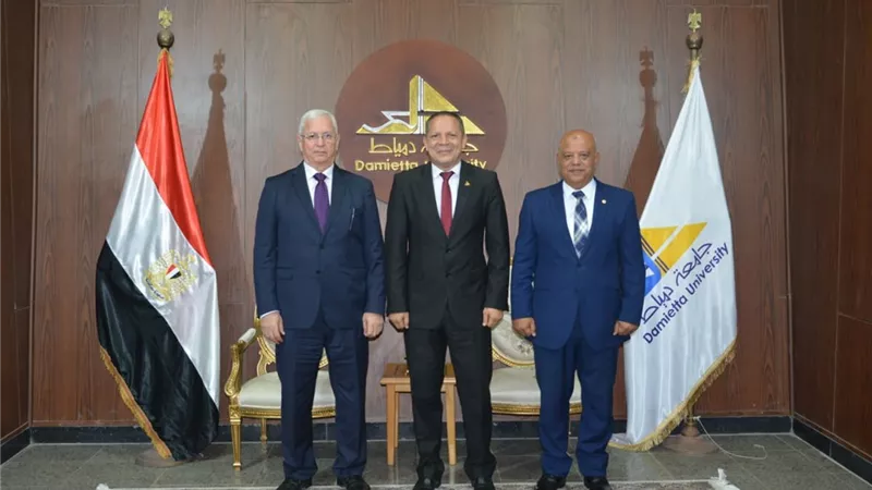 رئيس جامعة دمياط يستقبل وزير التعليم العالي الأسبق ورئيس الميناء