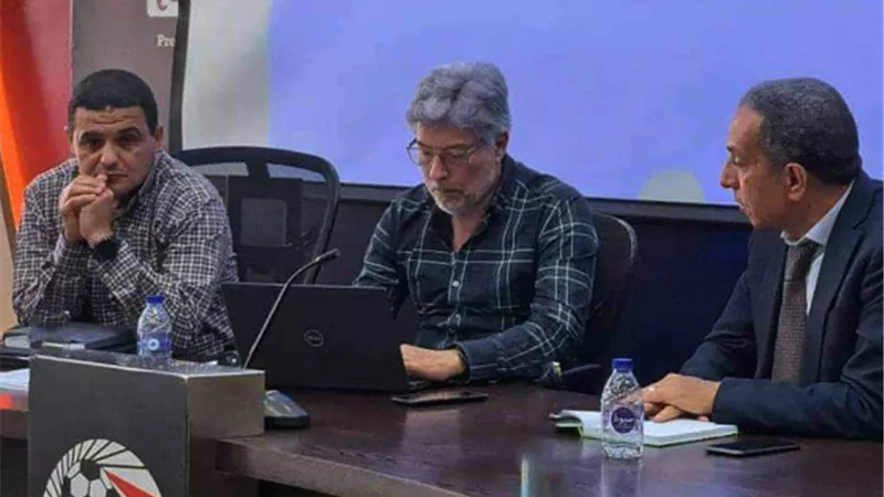 اتحاد الكرة يعلن إعادة هيكلة لجنة الحكام بعد اجتماع مطول مع بيرير