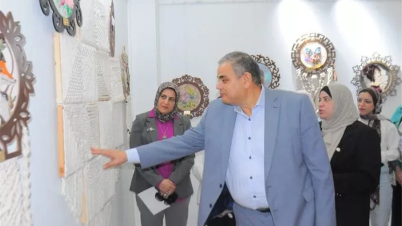 رئيس جامعة كفر الشيخ يشيد بمعرض 