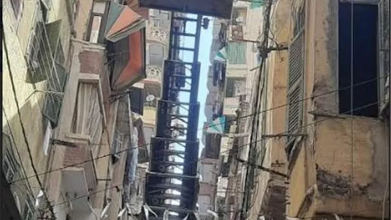 الحماية المدنية تنقذ سكان عقار بالجمرك بالسلم الهيدروليكي