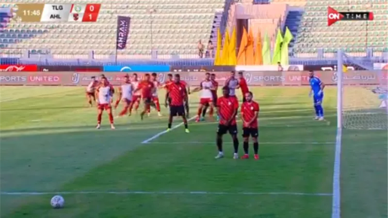 مرور 30 دقيقة.. الأهلى يبحث عن الثانى والطلائع يبادل الهجمات
