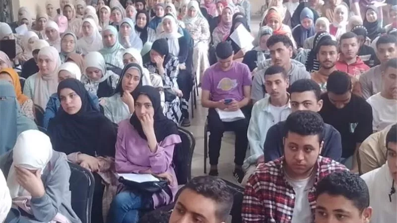 مراجعات ليلة الإمتحان بالإدارات التعليمية بكفر الشيخ