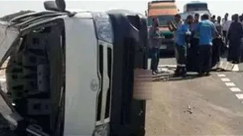 مصرع 2 وإصابة 10 أخرين فى انقلاب سيارة ميكروباص بالفيوم