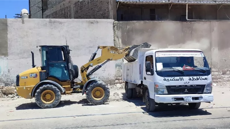 رفع 30 طن رديم واتربه بنطاق حى غرب الاسكندرية