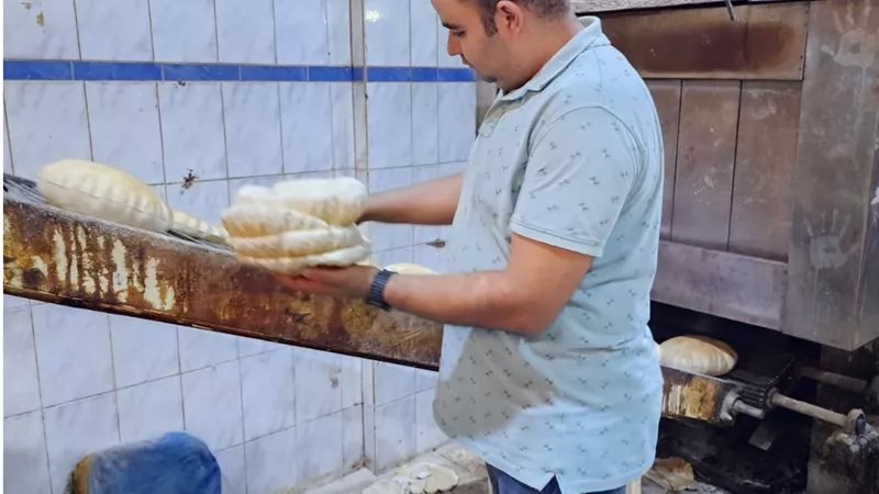 حملة مفاجأة على المحلات التجارية والمخابز بمركز المنيا