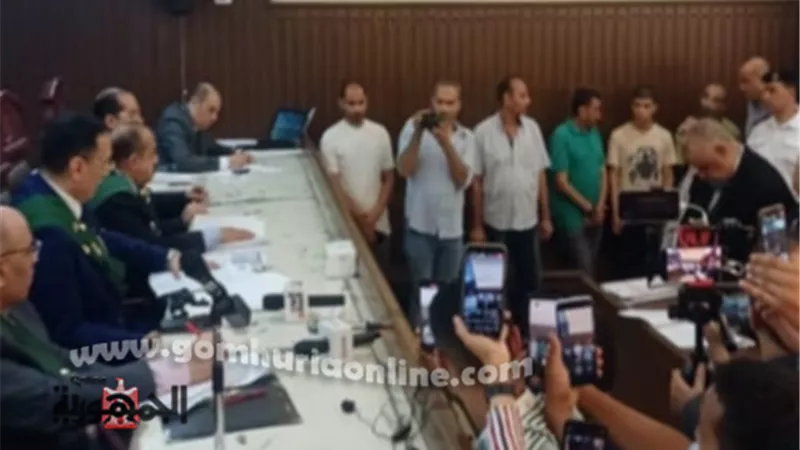 من داخل قفص الاتهام.. صور المتهمين بقتل طفل شبرا الخيمة