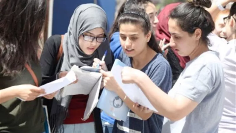 طلاب الثانوية العامة بالسويس: سهولة الإنجليزى أسعدت قلوبنا اليوم