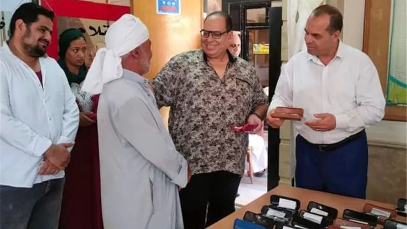 توزيع 101 نظارة طبية للمواطنين الأولى بالرعاية