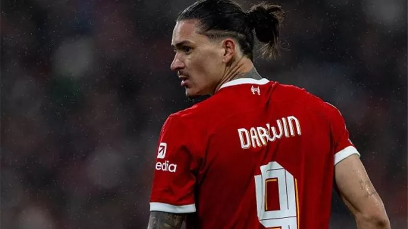 ليفربول يحسم موقفه من رحيل نونيز