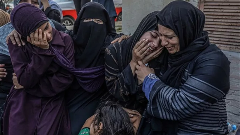 منع سفر الجرحي والمرضي للعلاج أو إدخال أي مساعدات إنسانية للقطاع