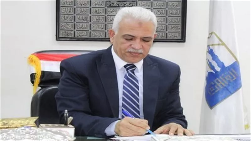 مدير تعليم القاهرة يتابع غرفة عمليات إمتحانات الثانوية العامة